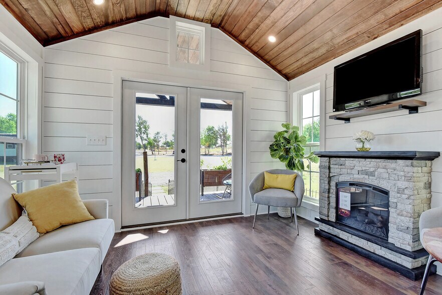 beautiful front and back views - 2510 Private Road 1180