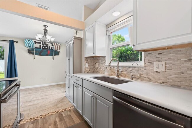 Building Photo - 210 Lake Charles Ct