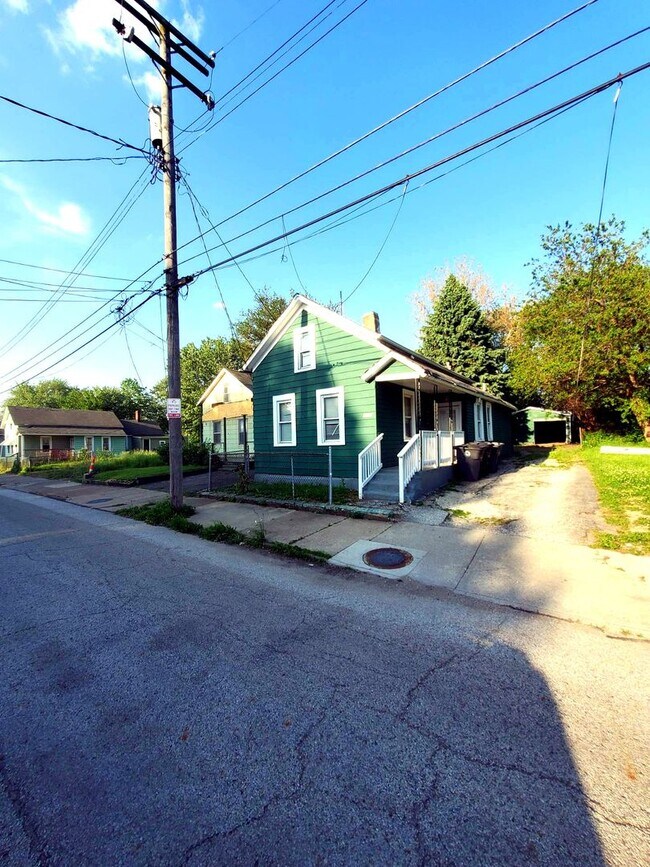 Building Photo - 3017 Nursery Ave