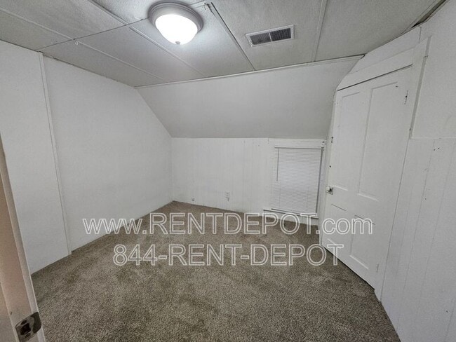 Building Photo - 109 E Eichel Ave