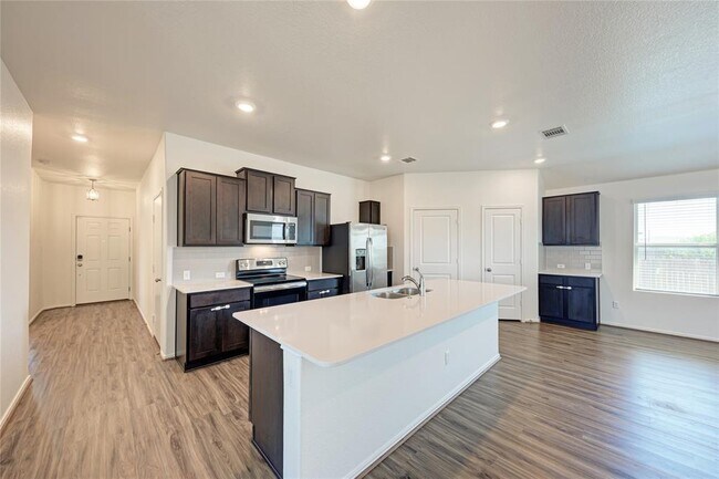 Building Photo - 520 Pandora Cv