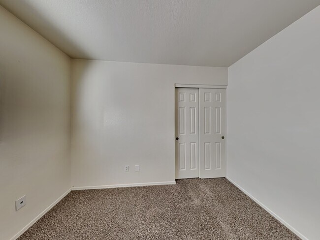 Building Photo - 2608 W Bloch Rd