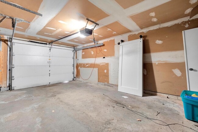 Building Photo - 41705 Broquet Dr