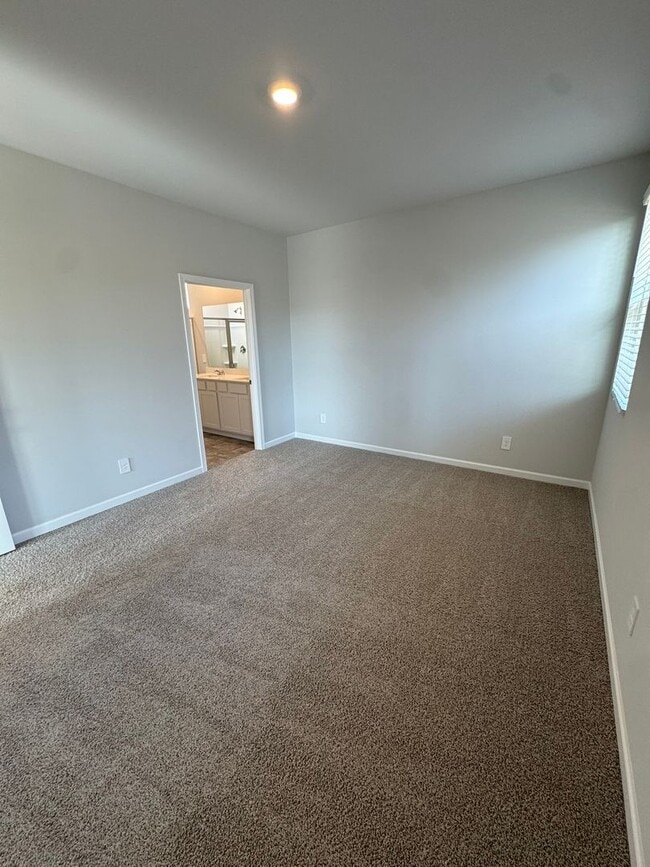 Building Photo - 4332 Oswin Dr