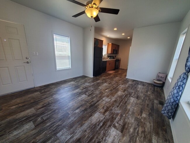 Building Photo - 4100 N Romero Rd