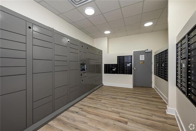 Building Photo - 3100 Lake Villa Dr