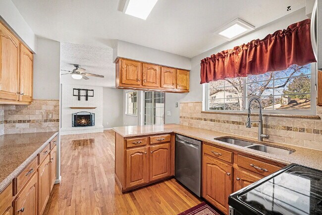 Building Photo - "Spacious 4-Bed Lakewood Gem with Hardwood Floors, Finished Basement & Fireplace - 2970 Sq Ft!"