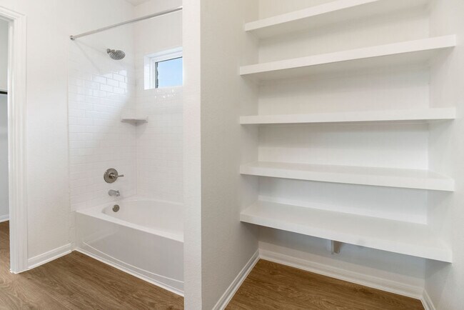 Building Photo - 405 Magnolia Ln