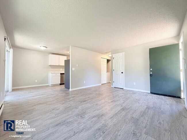 Building Photo - 1408-1414 Josephine Ct SE