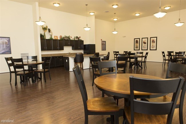 Building Photo - 41 E Park Dr