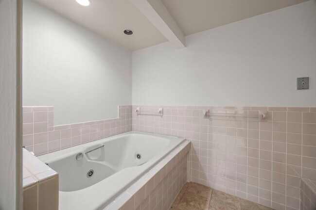 Building Photo - 5353 Green Valley Ct