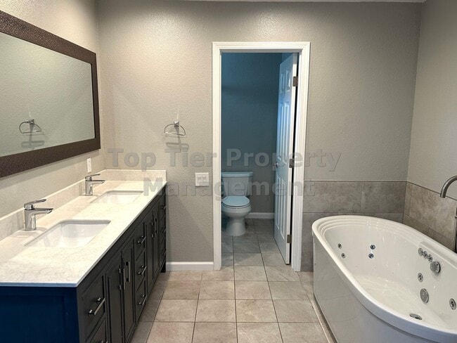 Building Photo - Beautiful and spacious 4 Bed/ 2.5 Bath/ 2,...