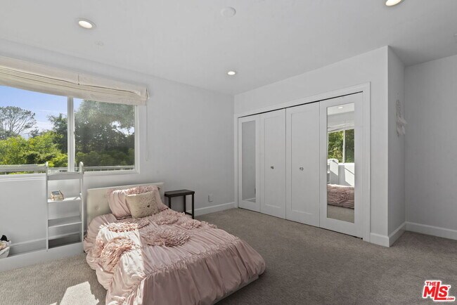 Building Photo - 641 Walther Way