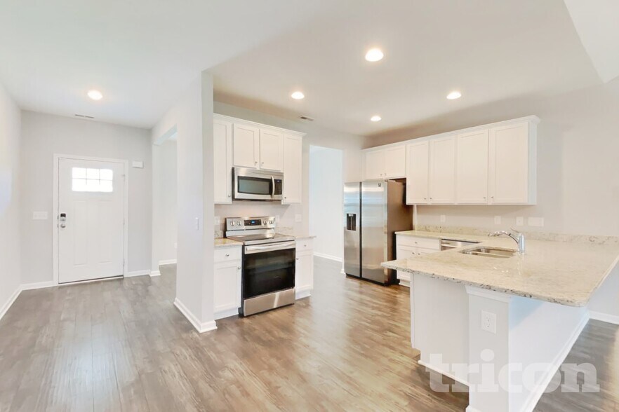 Building Photo - 1022 Cyril Dr