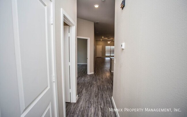 Building Photo - 2102 Langford Ave