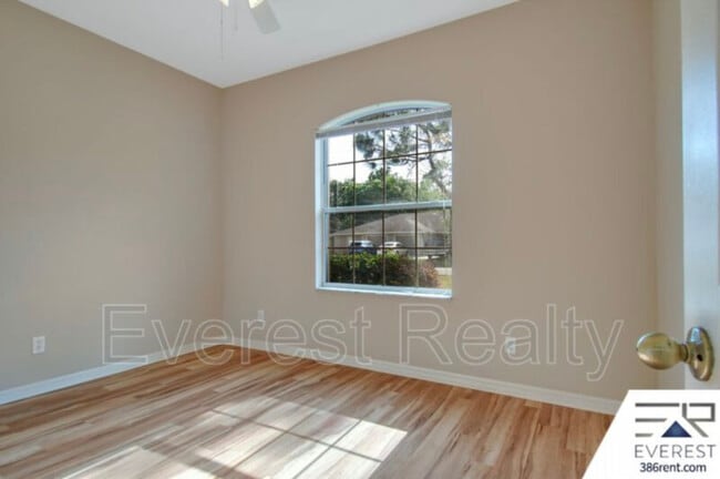 Building Photo - 27 Raintree Pl