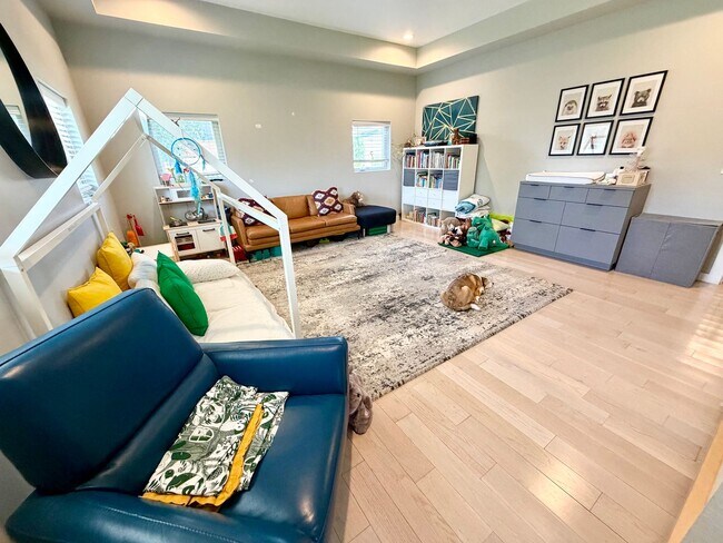 Building Photo - Contemporary 2 bedroom, 2.5 bath home in the heart of Route 66.