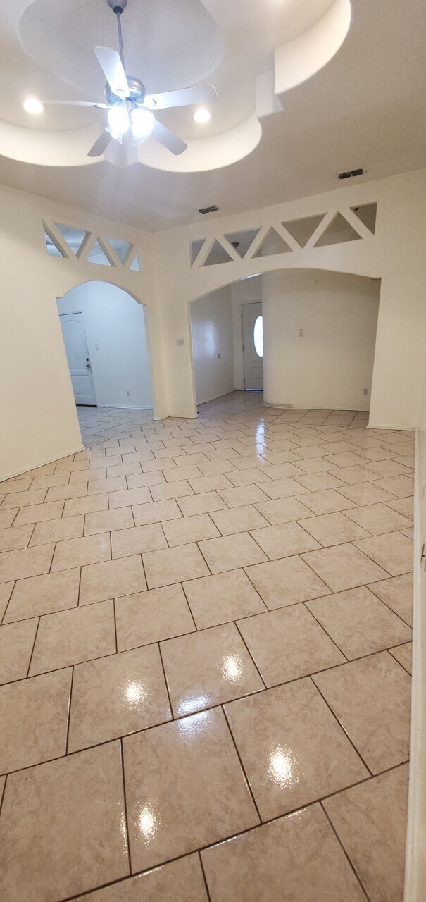 Building Photo - 917 W Toffee Dr