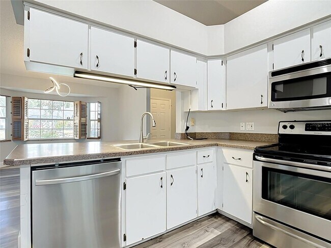 Building Photo - 227 Robbins Rest Cir