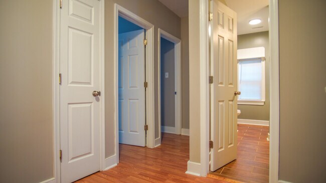 Building Photo - 1218 Bainbridge St