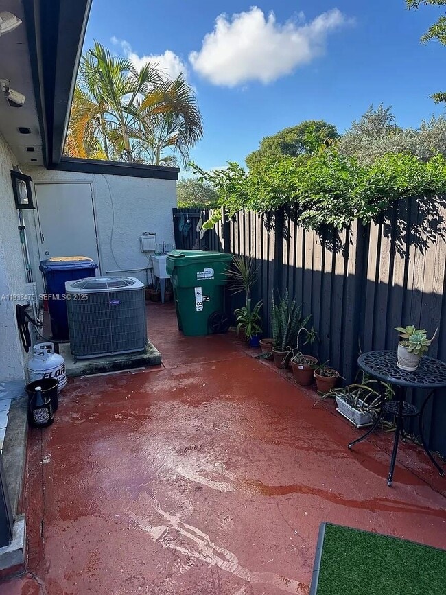 Building Photo - 14980 SW 49th Ln