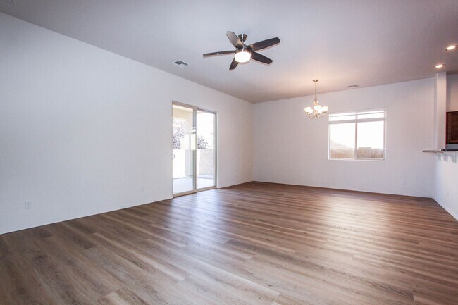 Building Photo - Three Bedroom Granville Home