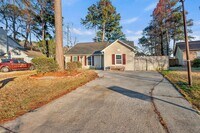 Building Photo - 112 Pipestone Dr