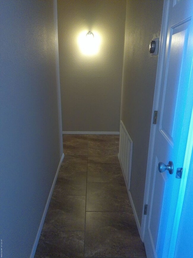 Building Photo - Pool Home 3 bedroom 2 bathroom Long term