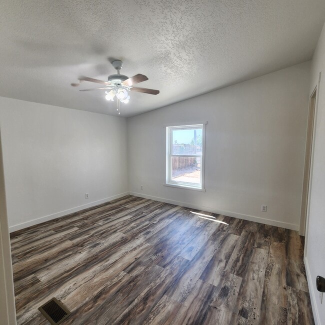 Building Photo - 21533 W Laura St