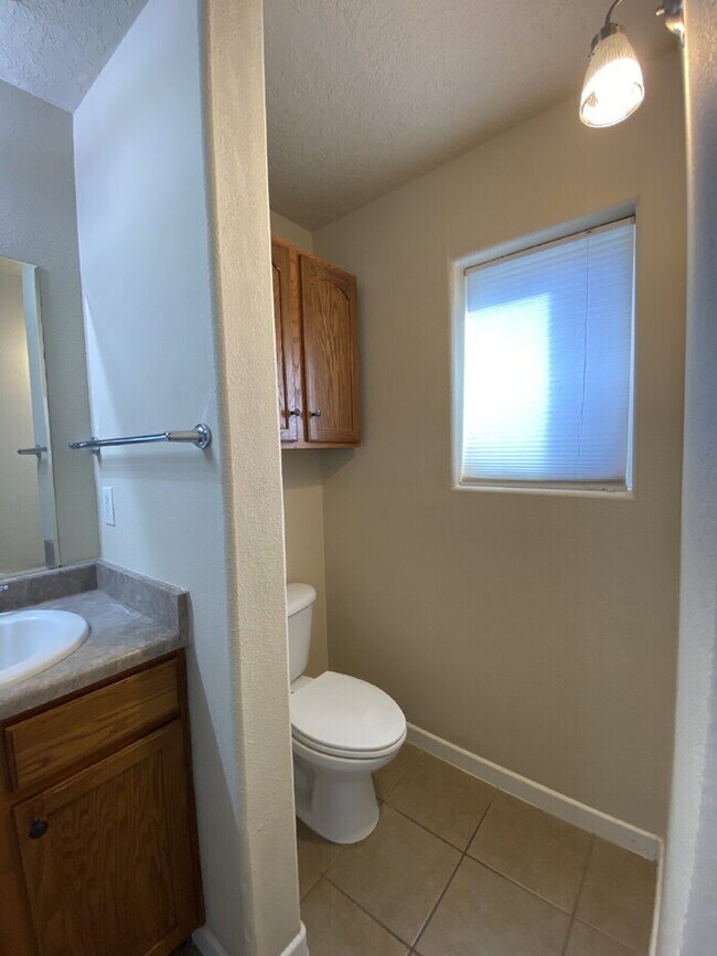 Building Photo - Spacious- 2 Living Rm/3BR/2Bath in Cabezon
