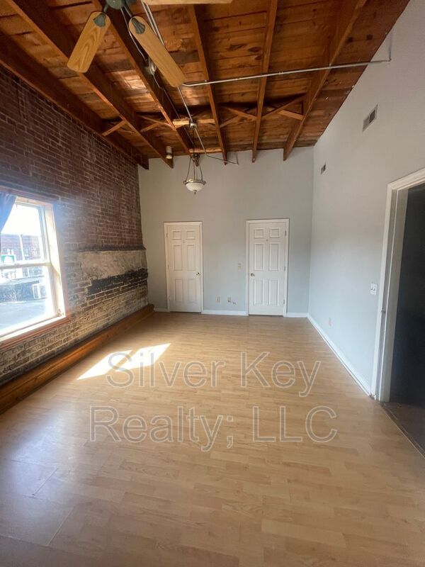 Building Photo - 217 E Washington Ave