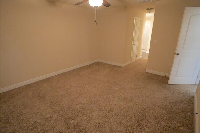 Building Photo - 2112 SE Holland St