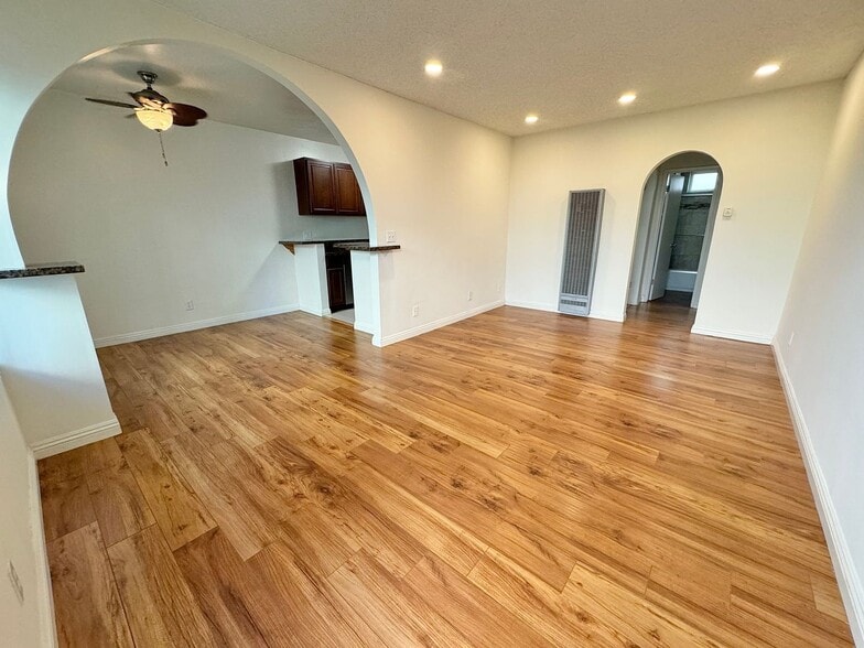 Building Photo - 12618 Pacific Ave