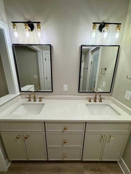 Building Photo - 117 W Wisconsin Ave