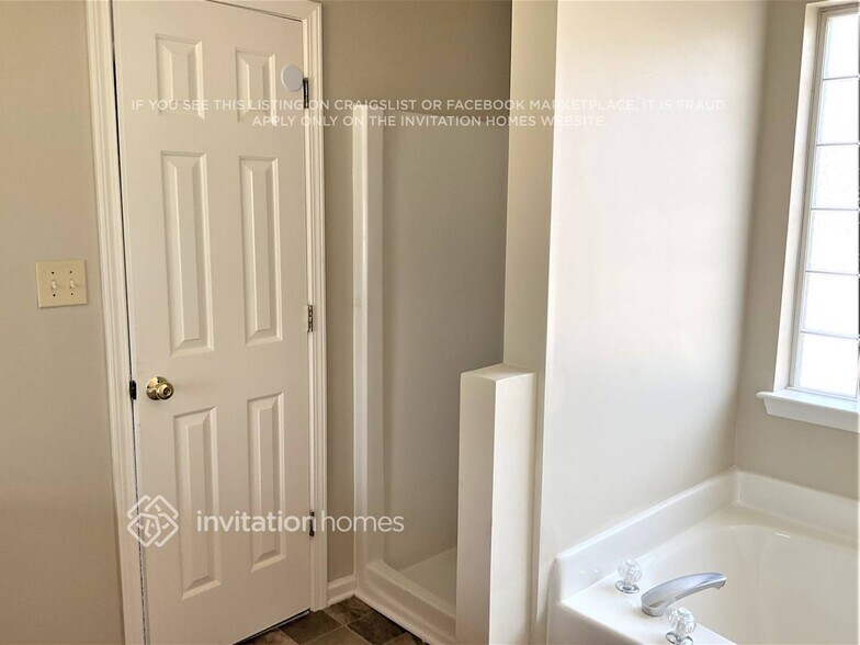 Building Photo - 3924 Chatterleigh Dr