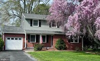 Building Photo - 104 Cedar St