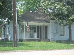 Building Photo - 503 Main St