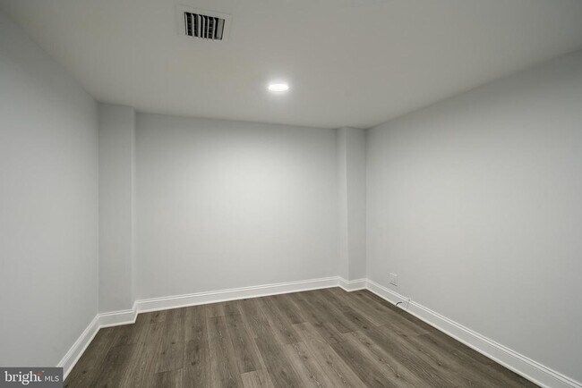 Building Photo - 21510 Valley Forge Cir