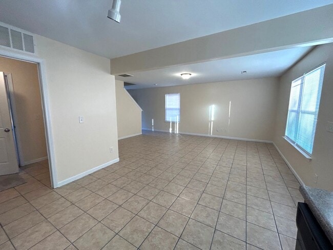 Building Photo - Free Rent Offer! Newer 3BD/2.5 BA home w/ garage in quiet subdivision and only 15 minutes to down...