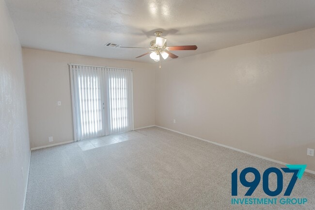 Building Photo - 1127 Berwyck Dr