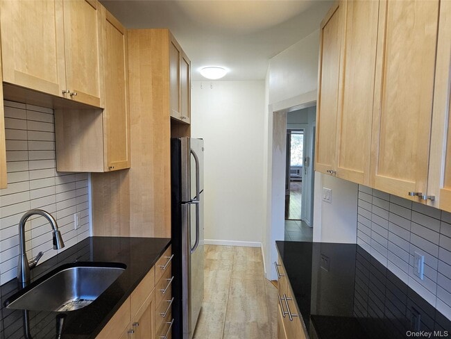 Building Photo - 48-29 40th St