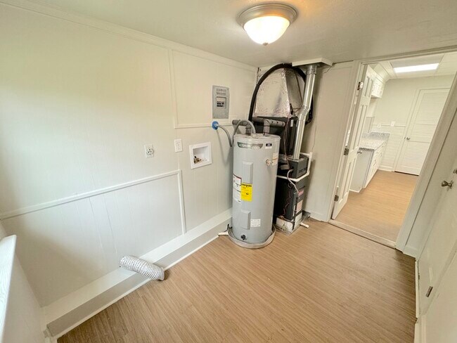 Building Photo - COME MEET YOUR NEW HOME! 2 BEDROOM APARTMENT IN PORTSMOUTH FOR RENT
