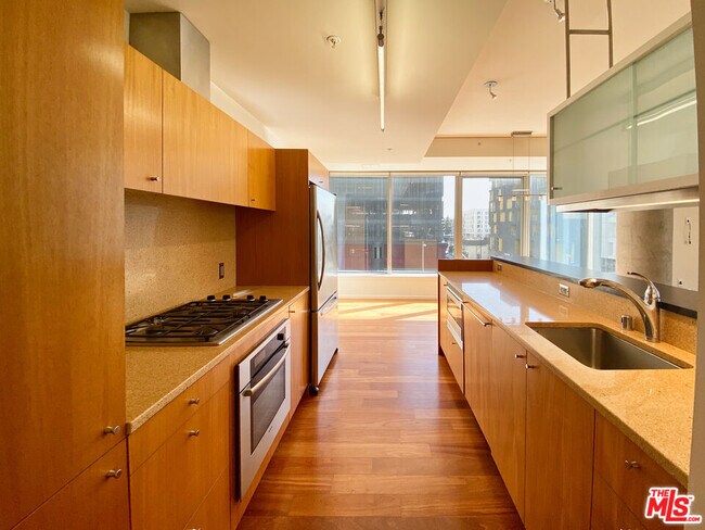 Building Photo - 1155 S Grand Ave