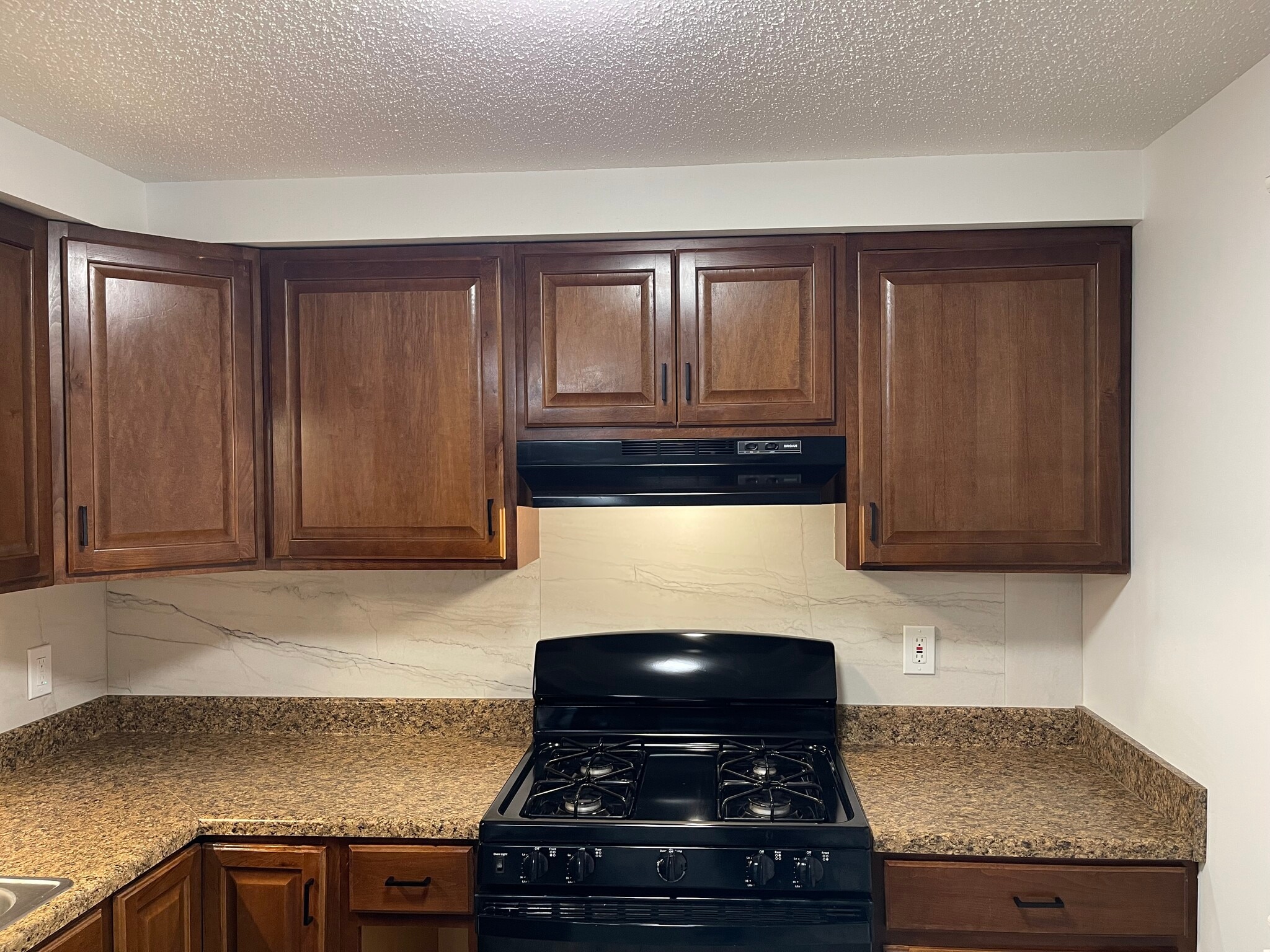 Kitchen - 43 Durand Ct