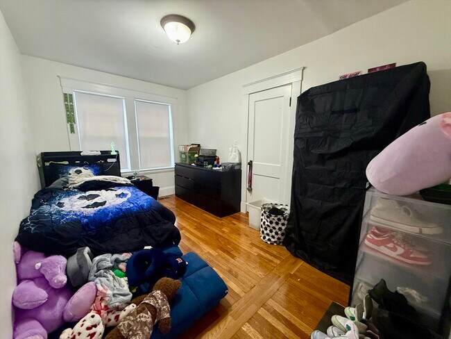 Building Photo - 253 Brown St