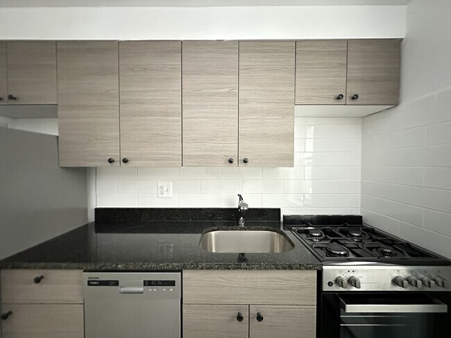 Building Photo - 6715 N California Ave