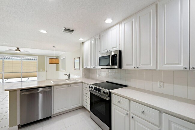 Building Photo - 4526 Illicium Dr