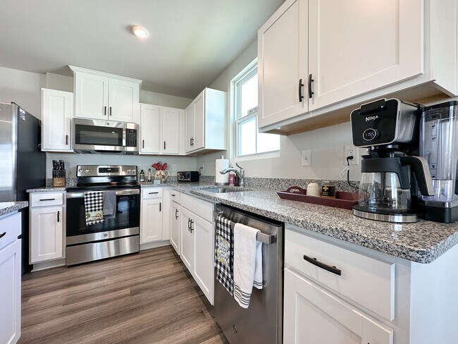 Building Photo - 1204 Flatt Ln