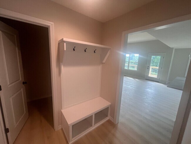 Building Photo - Beautiful, brand-new, 3-bedroom, 2-bath home in Nixa with a 3-car garage.