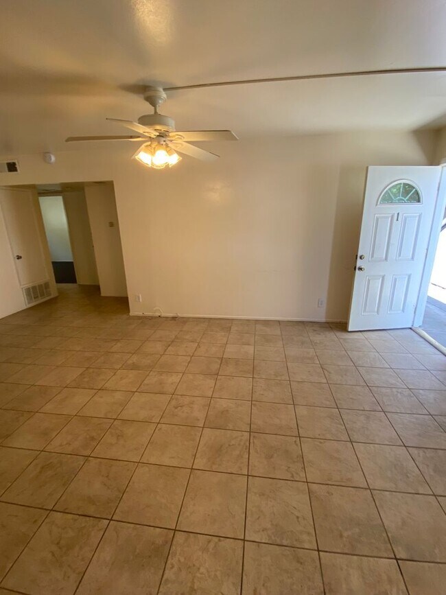 Building Photo - 6681 Del Playa Dr